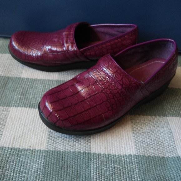 Raspberry Color Clogs - Picture 5 of 5